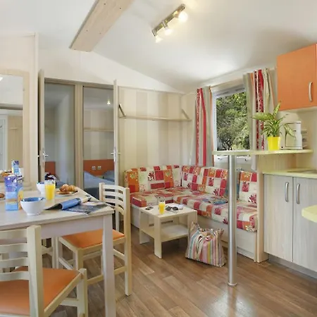 Camping Domaine Residentiel De Plein Air Le Coteau De La Marine 4*